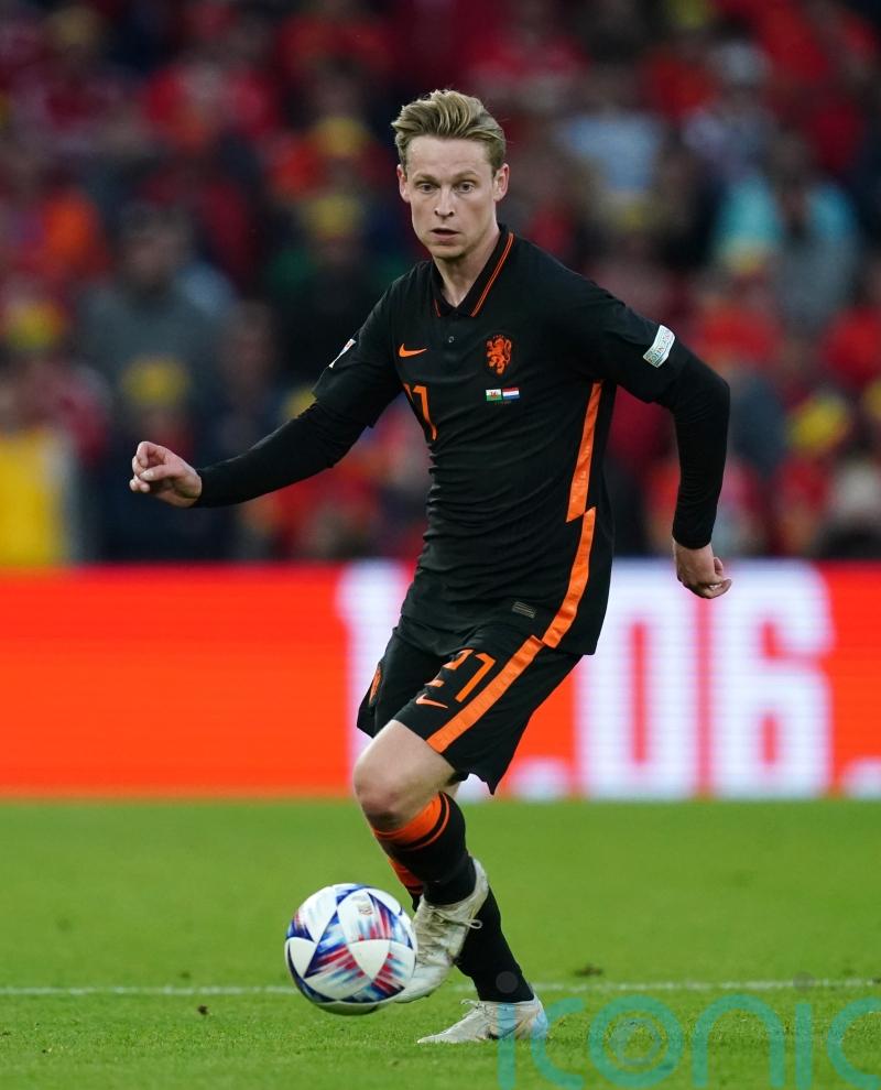 Football rumours: Man U chiefs fly to Spain in bid to seal Frenkie de Jong deal