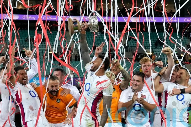 Courtney Lawes hails England for &lsquo;digging in&rsquo; to secure series victory in Sydney