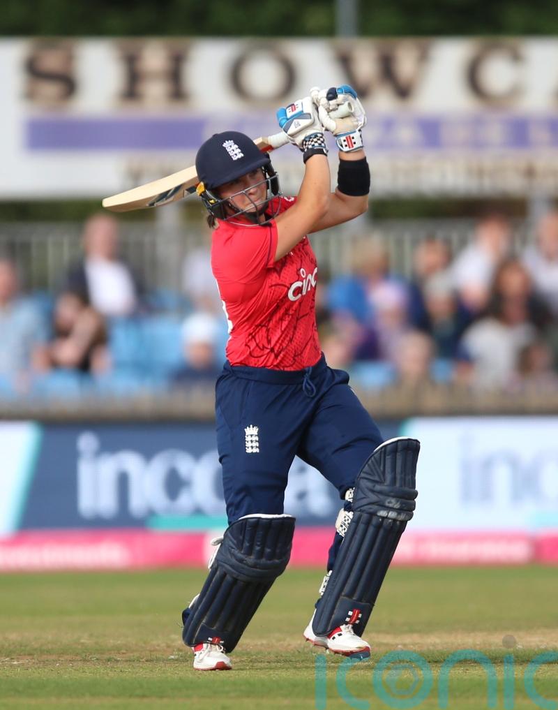 ‘Stubborn’ Alice Capsey guides England to win over Sri Lanka in Commonwealth bow
