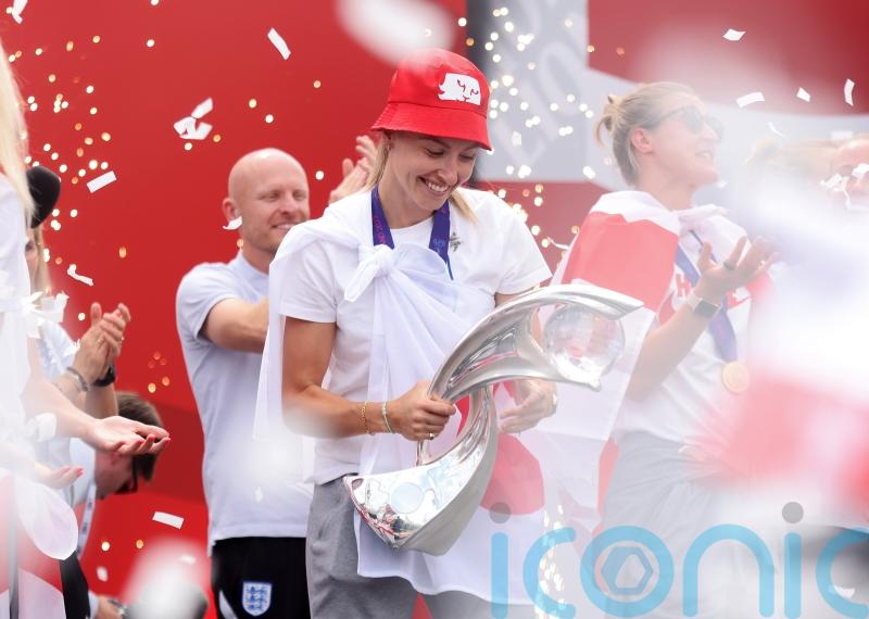 Leah Williamson continues the Lionesses’ party – Tuesday’s sporting social
