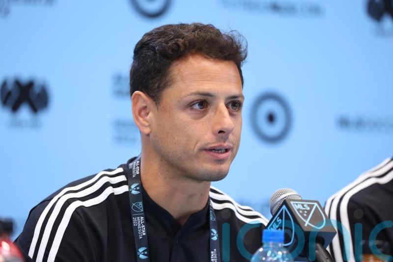 Manchester United need to get over Sir Alex Ferguson exit – Javier Hernandez