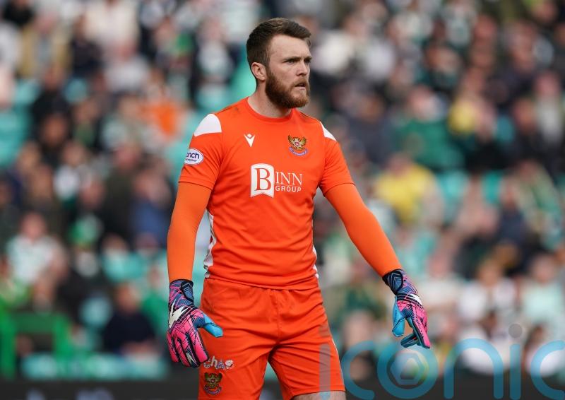 Hearts in talks to sign Scotland goalkeeper Zander Clark