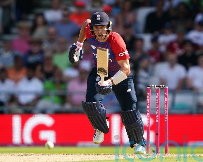 Tom Curran scores maiden first-class ton for Surrey while Essex edge Yorkshire