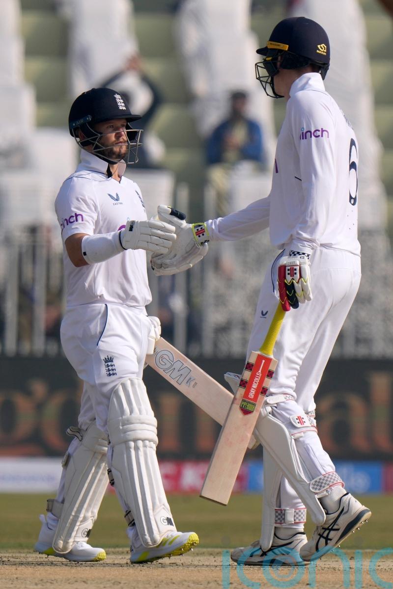 Zak Crawley and Ben Duckett get England off to fast start in Pakistan