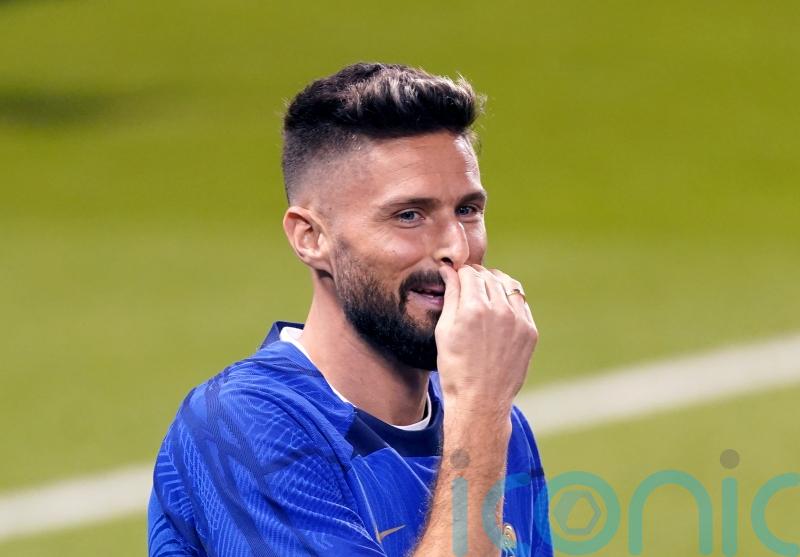 Olivier Giroud laughs off Jason Cummings’ claims over shirt-swap snub