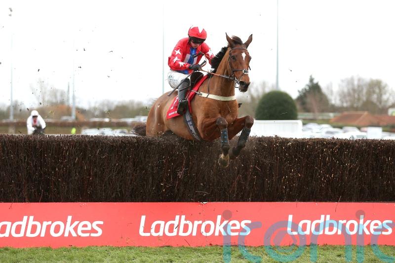 Moore could favour Sandown Celebration for Editeur Du Gite