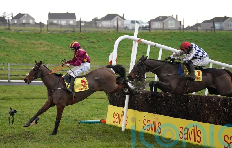 Minella Indo fends off Stattler in New Year’s Day thriller