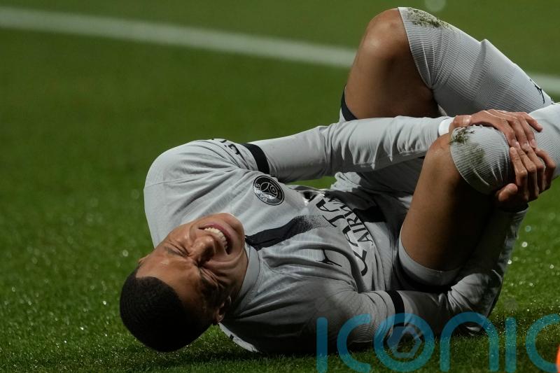 Kylian Mbappe misses a penalty and goes off injured in PSG win at Montpellier