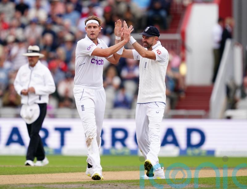 James Anderson and Stuart Broad equal record as England keep New Zealand at bay