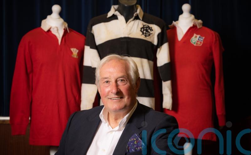 Gareth Edwards’ 1973 Barbarians jersey sold at auction for record £240,000