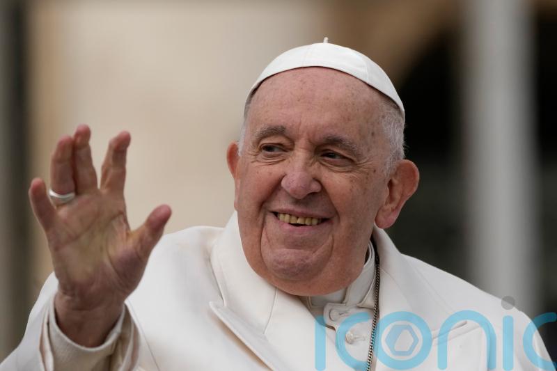 Pope Francis leaves hospital after bronchitis treatment