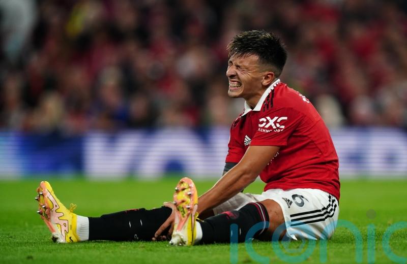 Man Utd defender Lisandro Martinez undergoes successful surgery on metatarsal