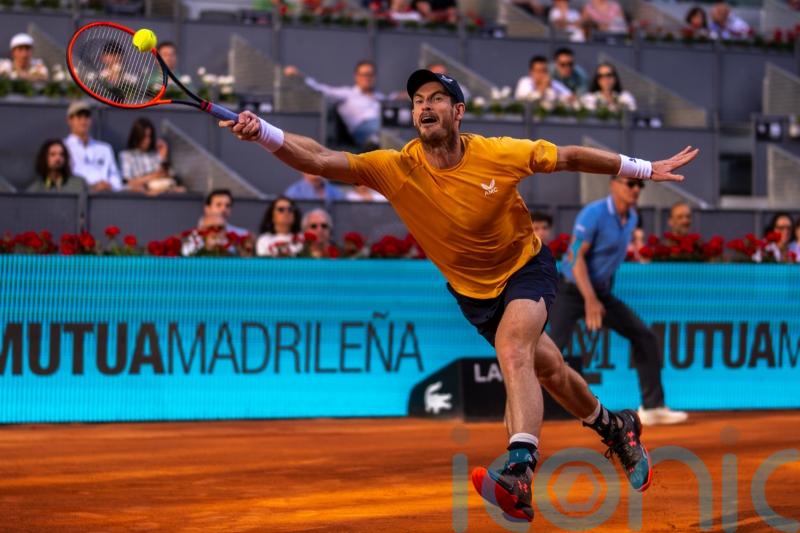 Andy Murray moves into quarter-finals in France