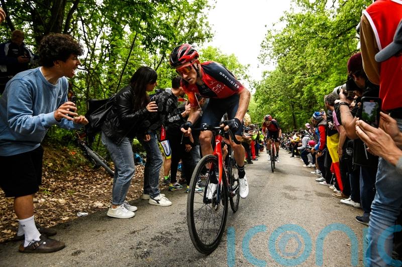 Tao Geoghegan Hart to have hip surgery after Giro d’Italia crash