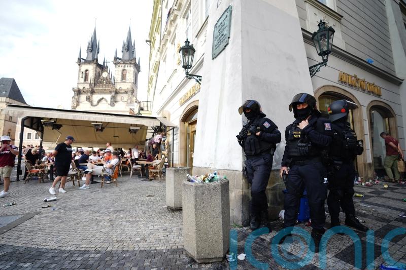 West Ham fans &lsquo;attacked by Fiorentina supporters armed with chains&rsquo; in Prague