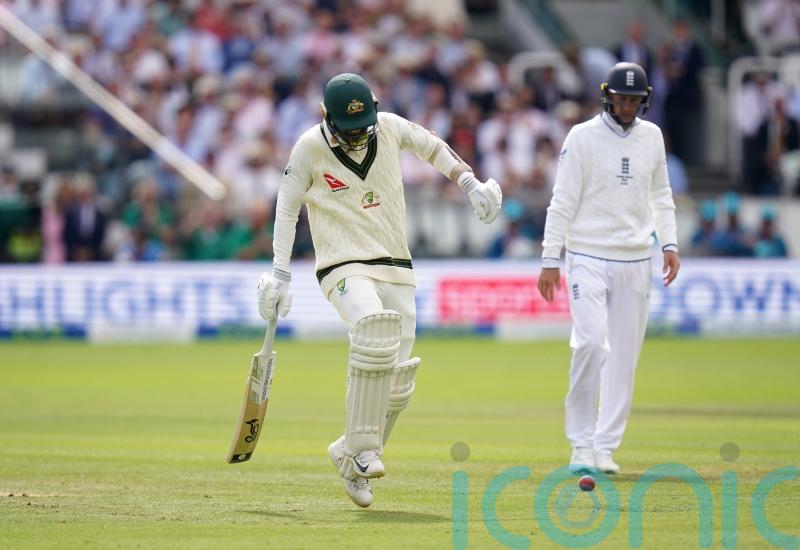 Hobbling Nathan Lyon shows bravery to help Australia set Ashes target of 371