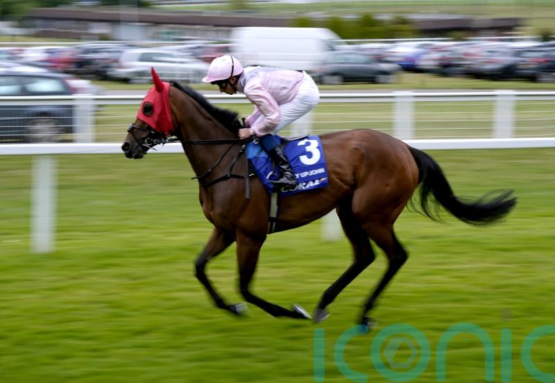 Emily Upjohn on course for King George – but Desert Crown doubt