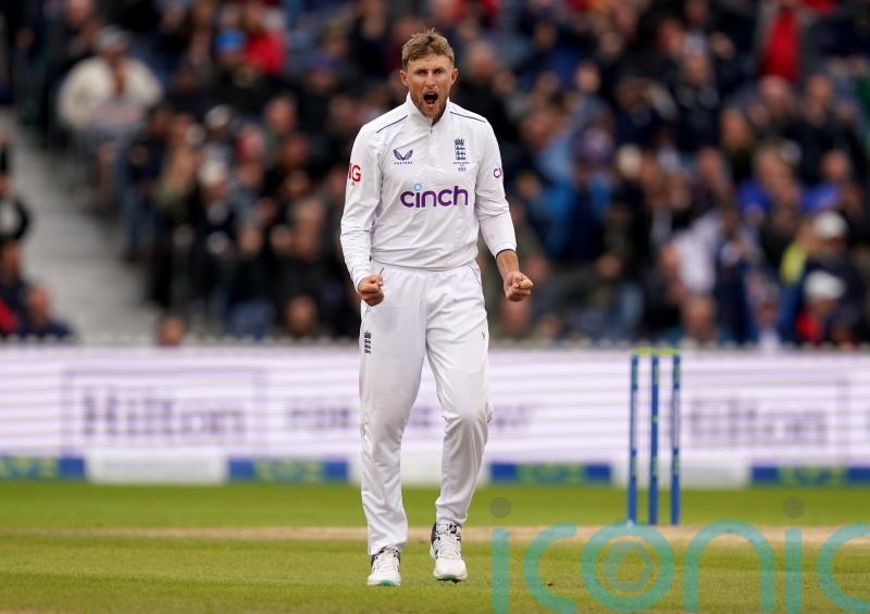 Joe Root gives England faint hope as rain and Marnus Labuschagne frustrate hosts