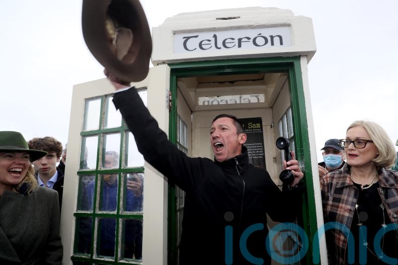 Dettori defends Barney Curley crown at storm-hit Bellewstown
