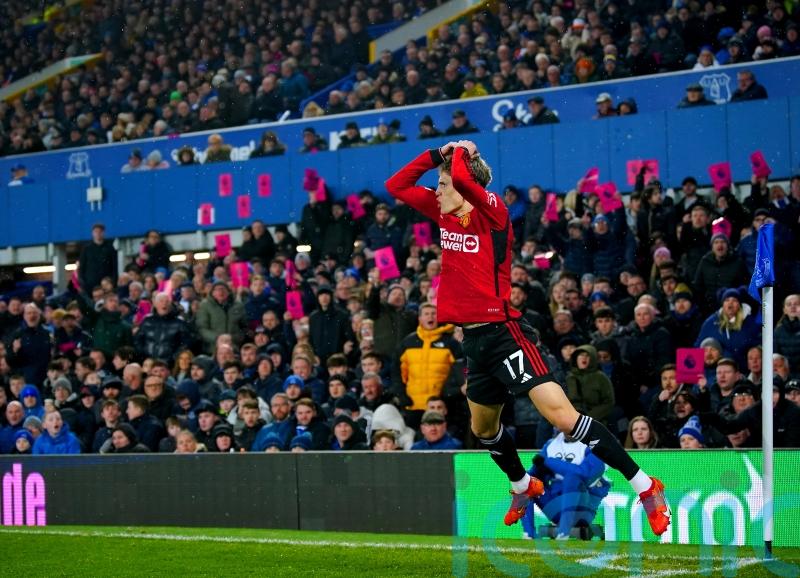 Bruno Fernandes talks up Alejandro Garnacho after stunning goal at Everton