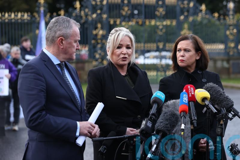 Government offers £2.5bn financial package to support return of Stormont Executive