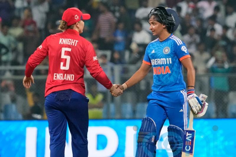 Harmanpreet Kaur run out in bizarre fashion but India thrive against England