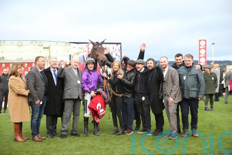 Fugitif swoops late in December Gold Cup thriller