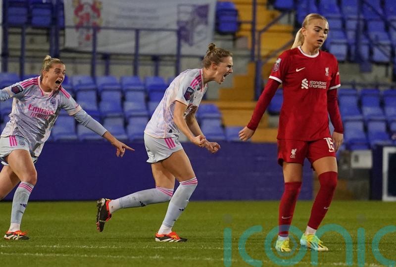 Arsenal and Manchester City both win to keep pace with WSL leaders Chelsea