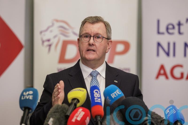 Powersharing deal will remove all Brexit checks on GB-NI trade, says Donaldson