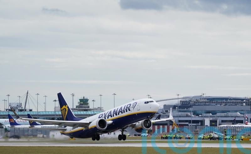 Varadkar backs plans to increase Dublin Airport cap despite Cabinet opposition