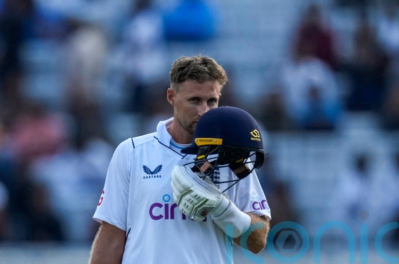 Joe Root rallies England with patient century in fourth Test against India