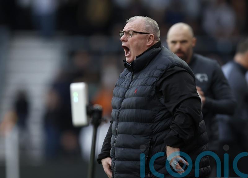 Steve Evans bemoans missed opportunity after Stevenage held by 10-man Fleetwood