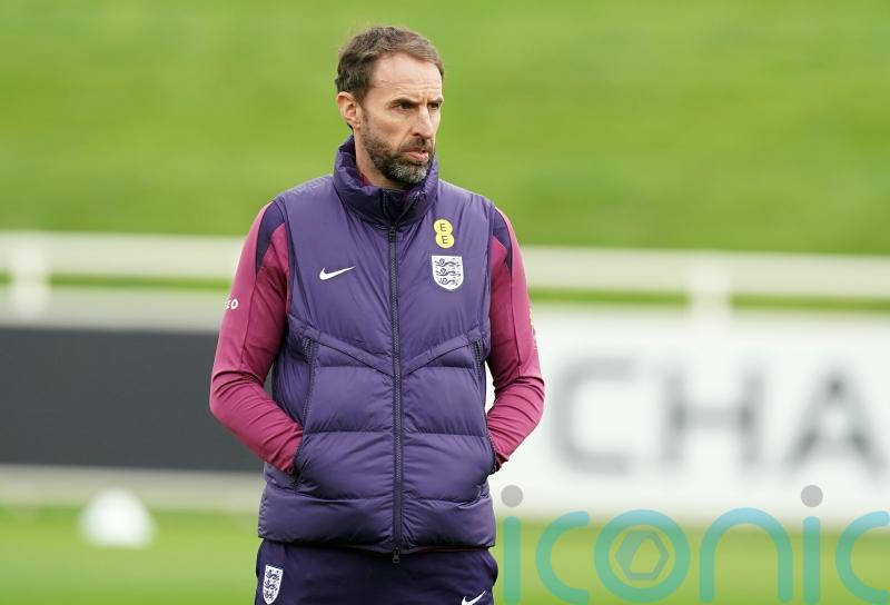 Gareth Southgate won&rsquo;t entertain other job offers while England chase Euro glory
