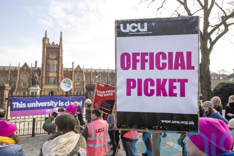 Lecturers to end industrial action after accepting pay offer