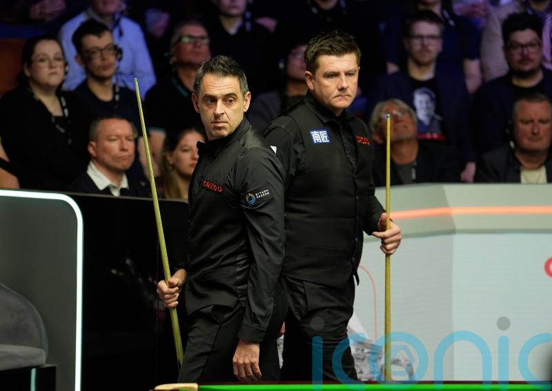 Ronnie O’Sullivan closes in on World Championship quarter-final spot
