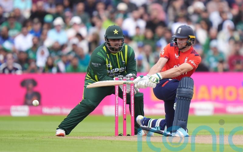 Jos Buttler hits 84 as England set Pakistan 184 to win