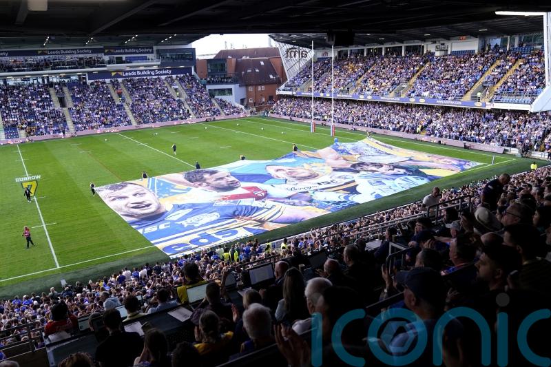 Former team-mates lead tributes to ‘inspiration’ Rob Burrow as Leeds host Leigh