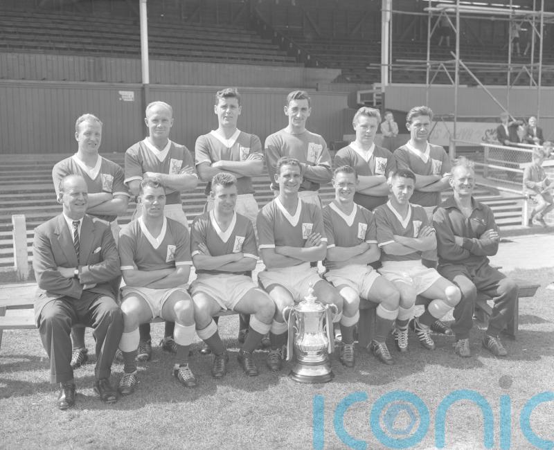 ‘Busby Babe’ Jeff Whitefoot dies aged 90