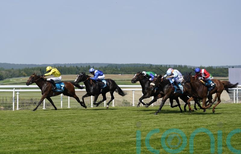 Raqiya gets Oak Tree prize in the stewards’ room