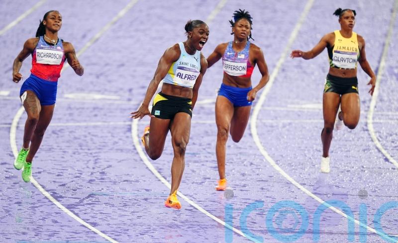 St Lucia’s Julien Alfred storms to 100m gold as Daryll Neita comes fourth