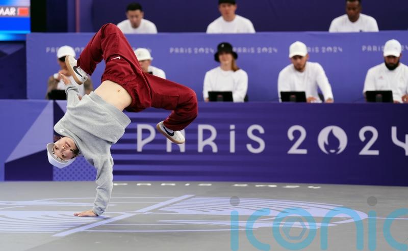 Breaking is not bad – the B-girls face-off and delight the Paris crowds