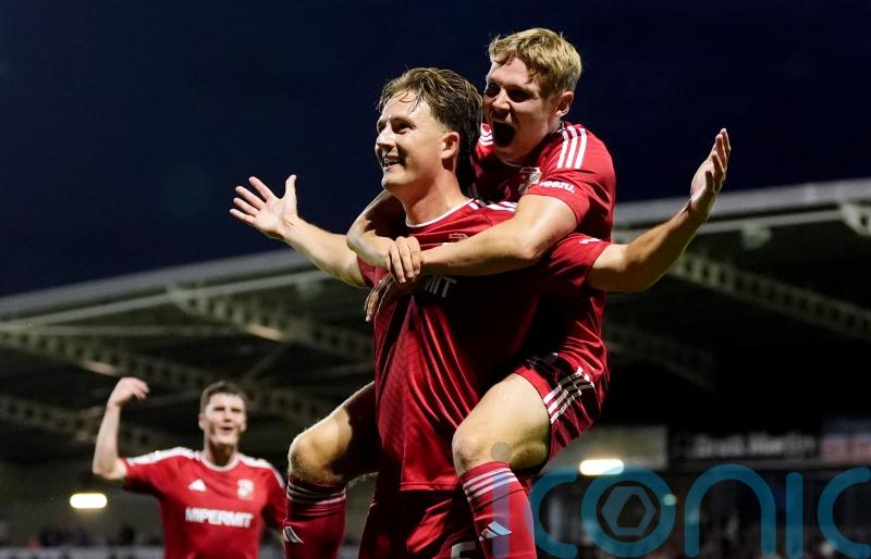 Will Wright’s equaliser sees Swindon spoil Chesterfield’s EFL return