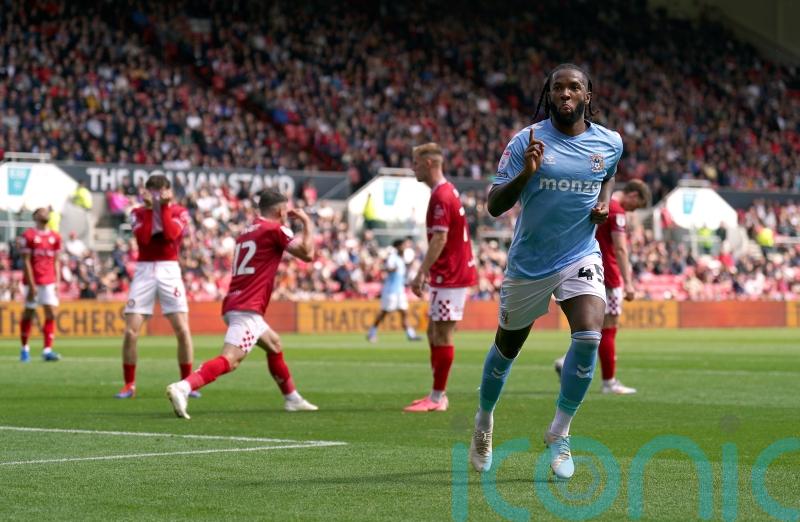 Coventry boss Mark Robins heaps praise on ‘top player’ Kasey Palmer