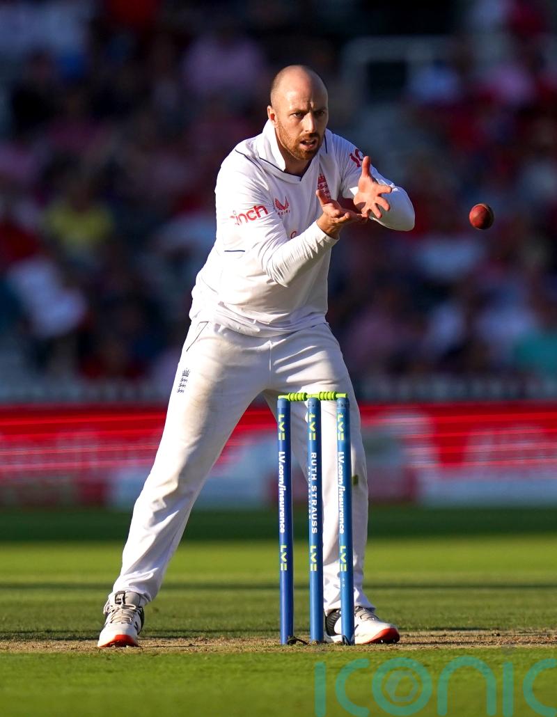 Somerset stay in hunt for Championship title after dramatic late win over Surrey