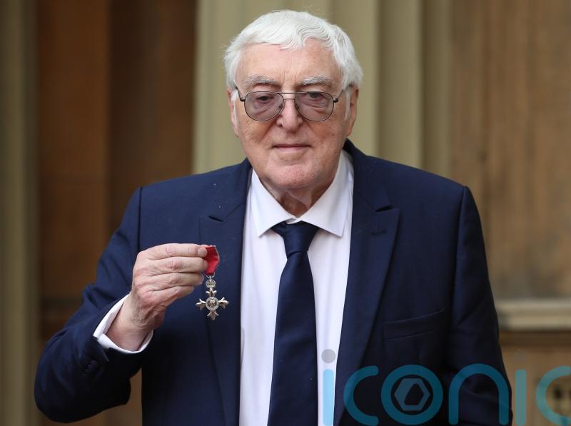 Snooker mourns ‘voice of the sport’ Clive Everton