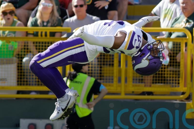 Minnesota Vikings hold off Green Bay Packers to secure fourth straight