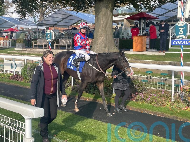 Strike Red regains Sprint Trophy with convincing victory