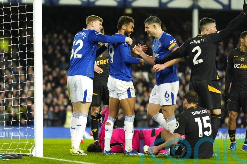 Everton find scoring touch to hammer Wolves and pile pressure on Gary O’Neil