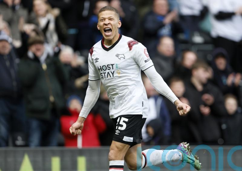 Hibernian record rare victory at Hearts thanks to Dwight Gayle’s late winner