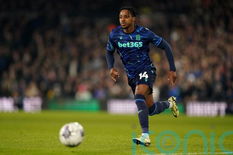 Niall Ennis rescues point for Blackpool from dramatic draw with Mansfield